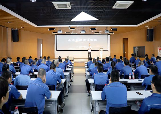 桐乡市交警大队走进首页-澳门(金沙)官网网站首页股份开展交通安全宣讲