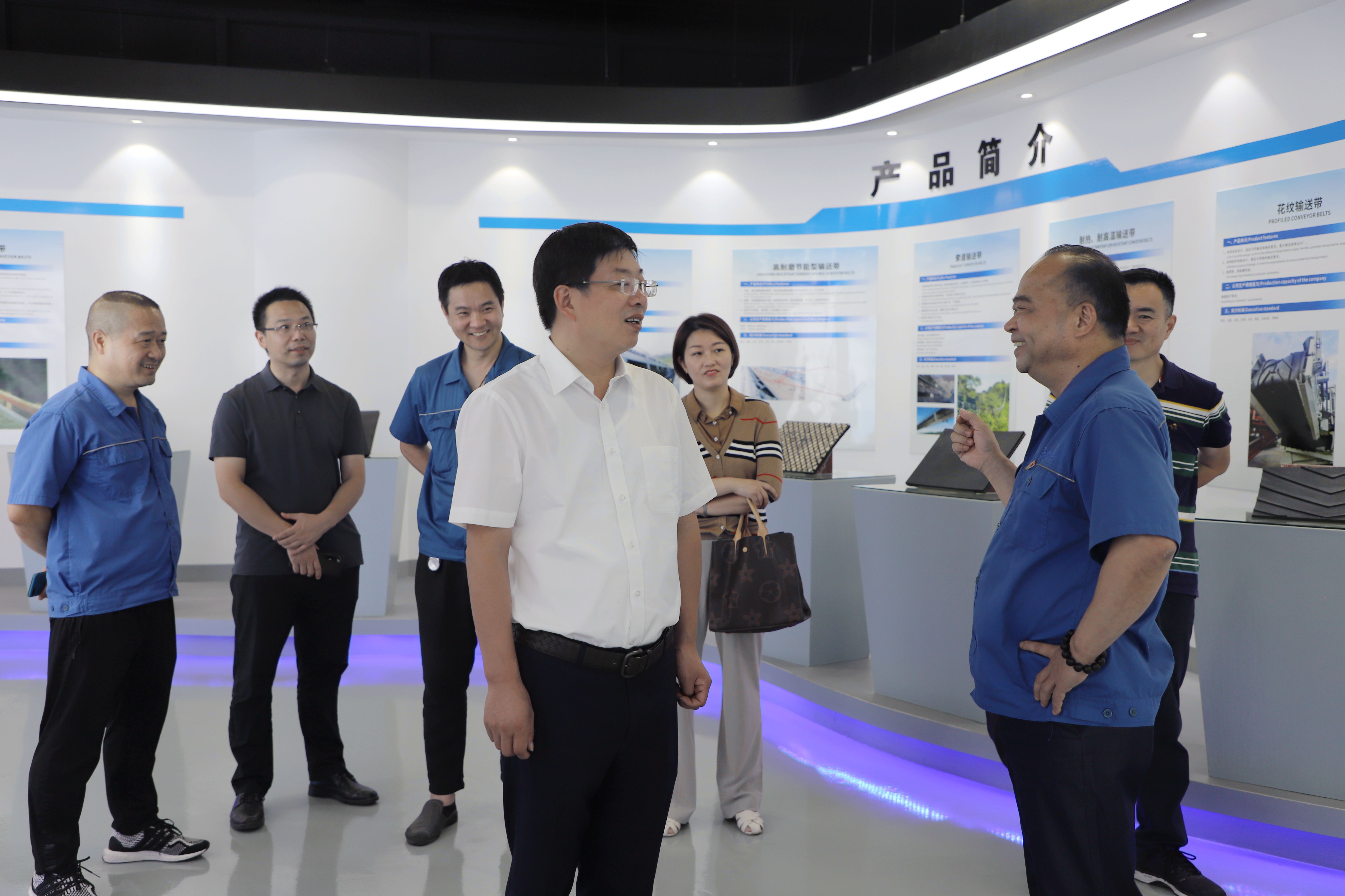 桐乡市常务副市长穆运安一行莅临首页-澳门(金沙)官网网站首页股份考察指导