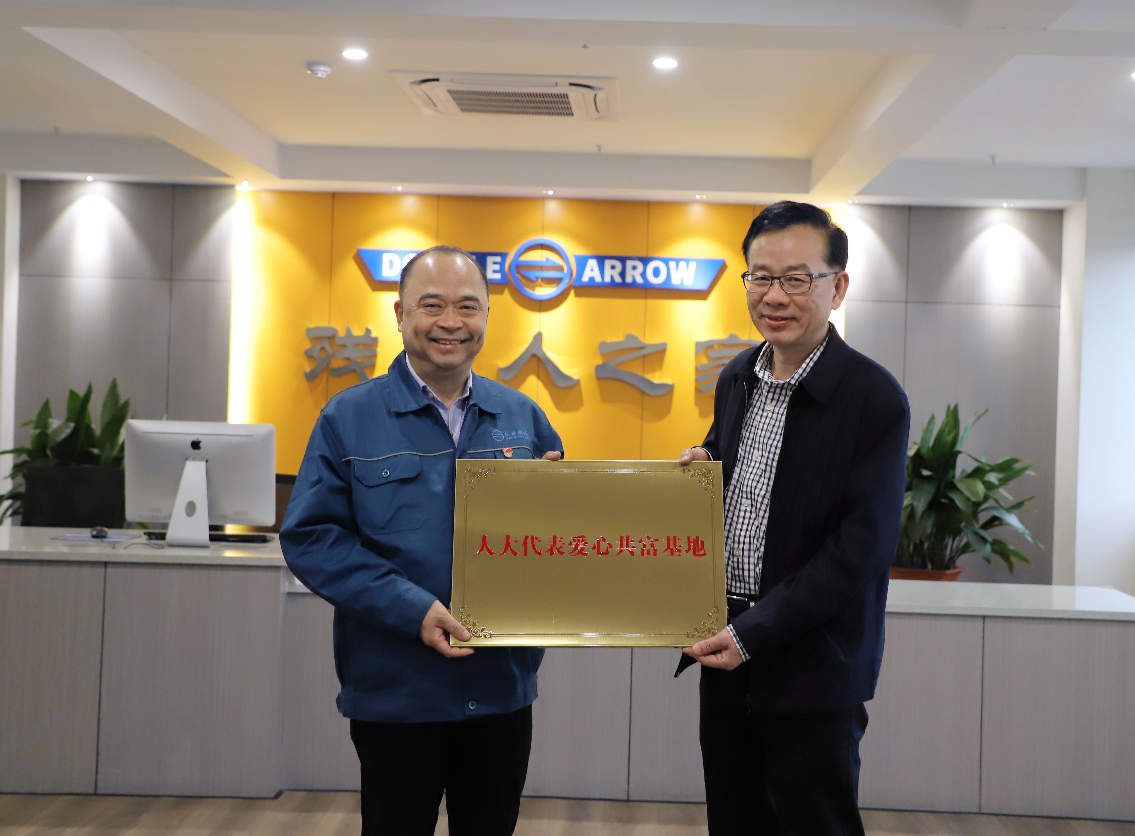 桐乡市人大常委会主任潘川弟一行莅临首页-澳门(金沙)官网网站首页指导工作